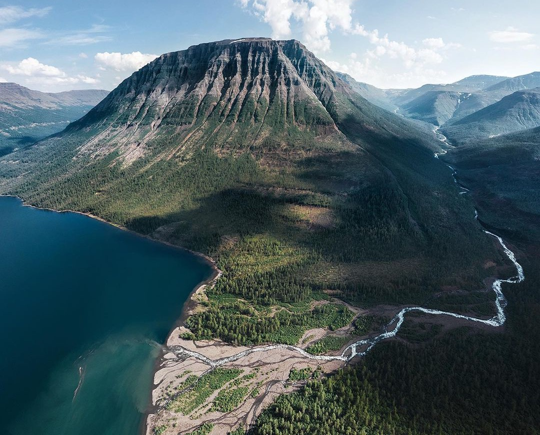 Плато картинка. Плато Путорана Красноярский край. Каньоны плато Путорана. Горы Путорана. Путорана плато Путорана.