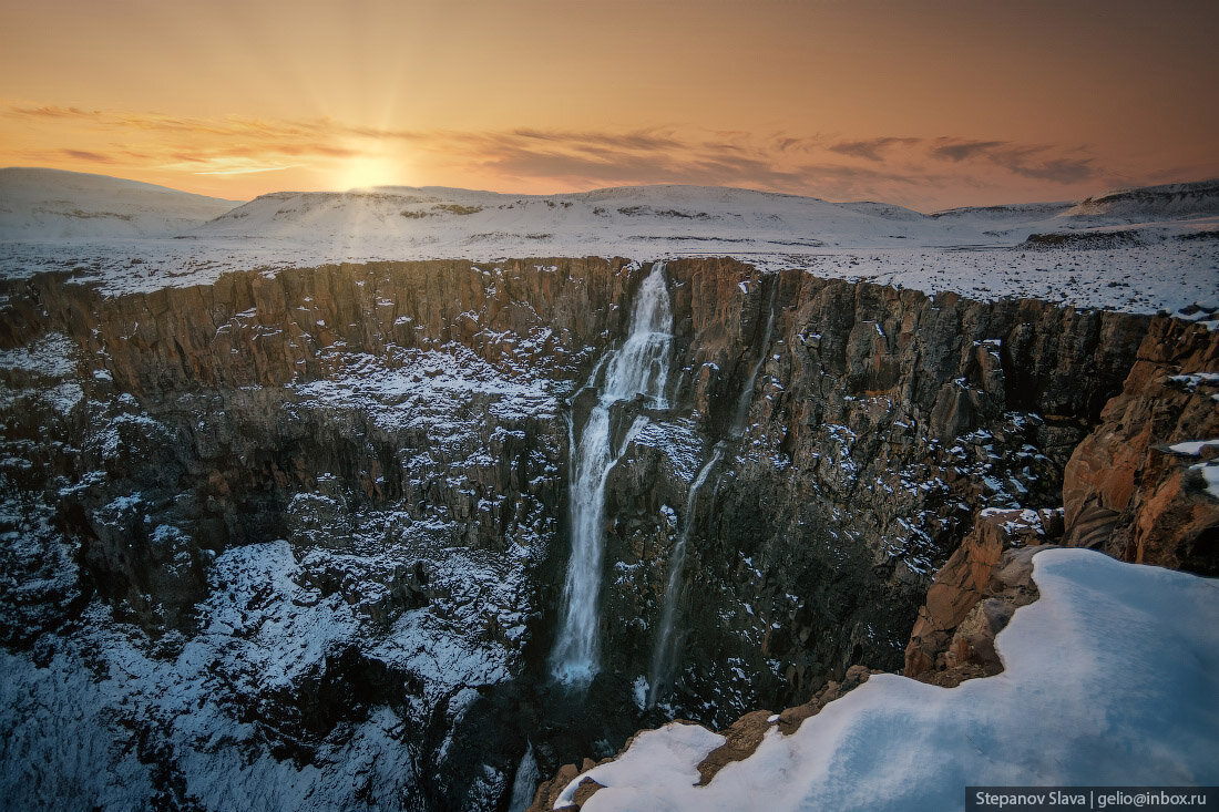 Водопад с плато