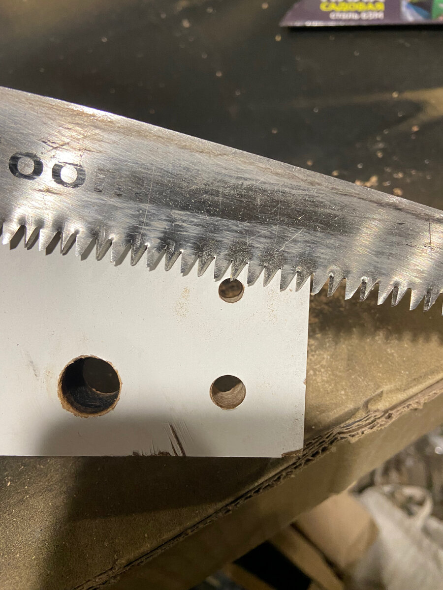 Прижать струбцинкой