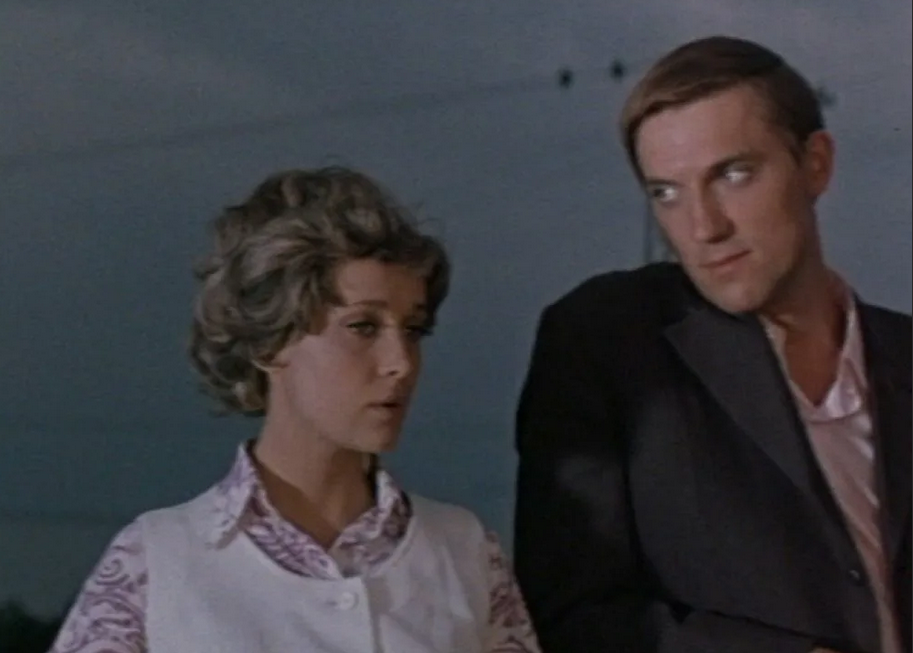 кадр из фильма "По собственному желанию"