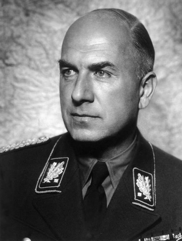 Фриц Тодт, рейхсминистр вооружения и боеприпасов (1940—1942), обергруппенфюрер СА, генерал-майор Люфтваффе.