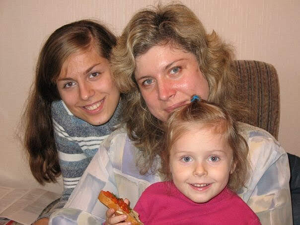 Мама Александра, ее старшая дочь и внучка
