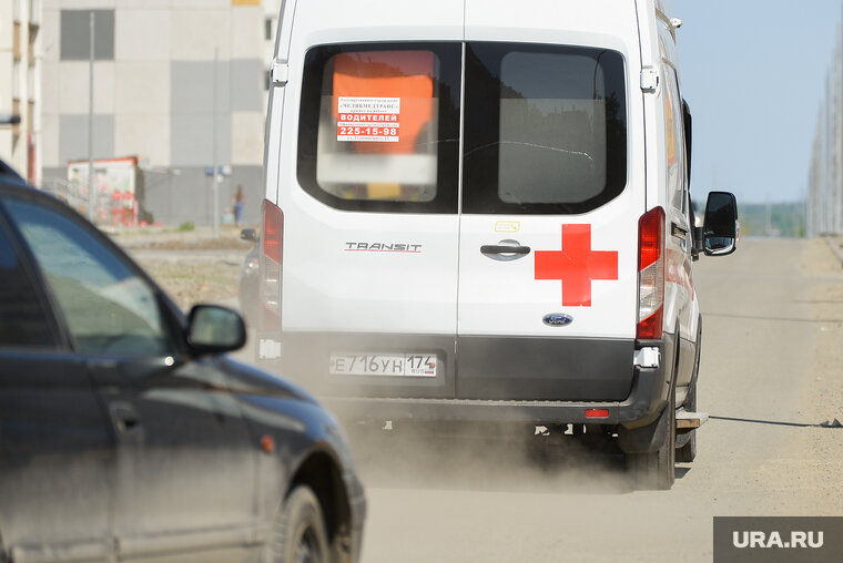    Под присмотром судебных приставов больного доставили в диспансер на скорой помощи
