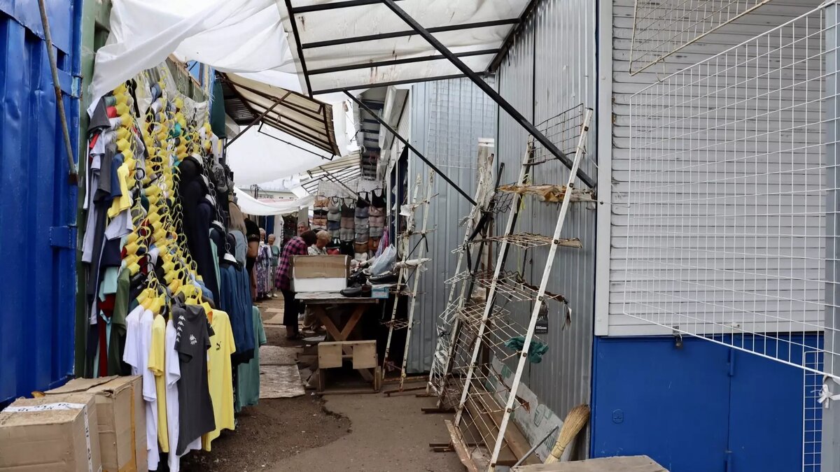     По улице Энергетиков вдоль трамвайной линии у Московского рынка в Казани организуют парковку вместимостью до 88 автомобилей. Об этом свидетельствует постановление исполкома столицы Татарстана, опубликованное в сборнике документов.