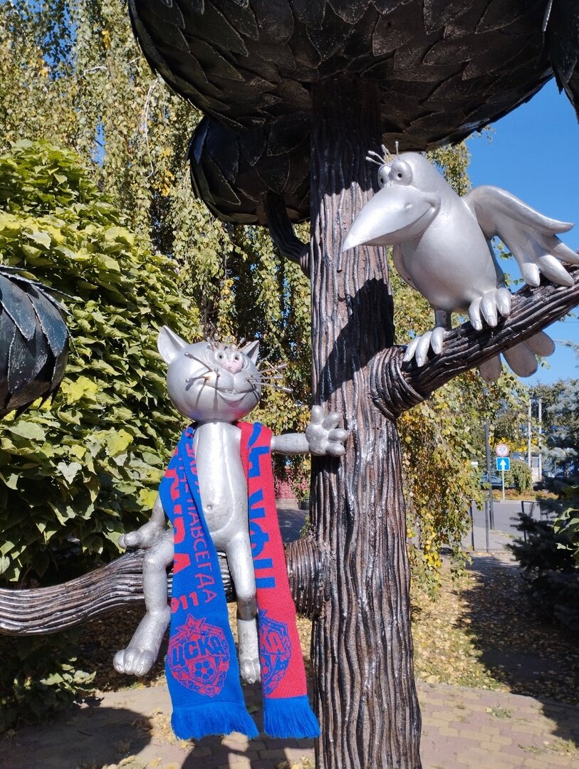 например, в очаровательном мультфильме "Котёнок с улицы Лизюкова". Эх, Вороне