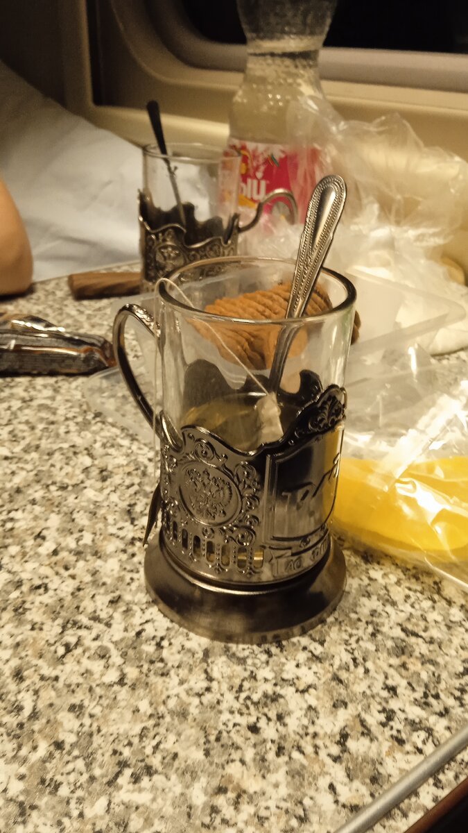 Стаканчик и поезд