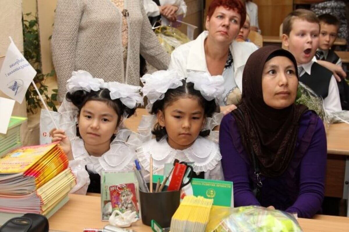 Родители считают, что из-за коррупции в системе образования школы развалятся или превратятся в шабош  невменяемых как в США или Европе.