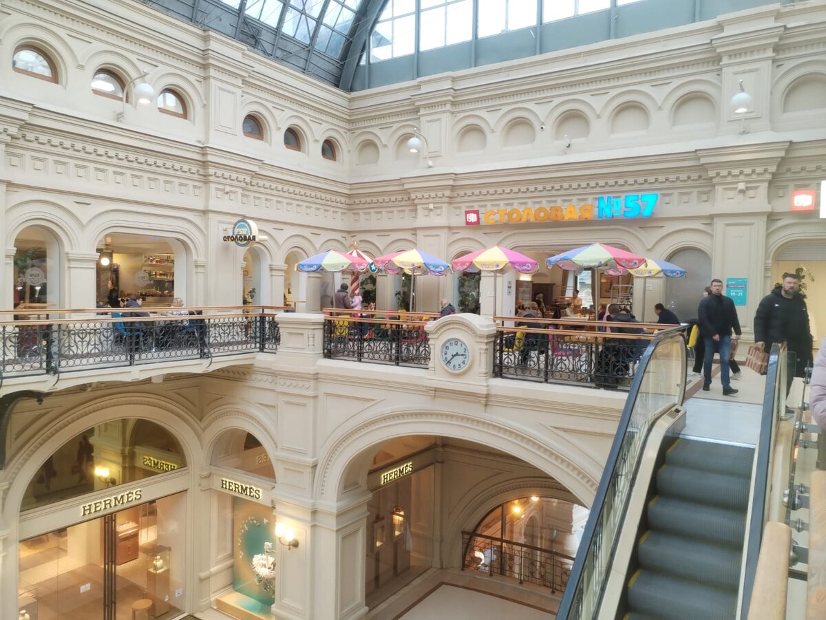 С виду кафе, название "столовая", а качество еды как в отличном ресторане! Браво шефу!