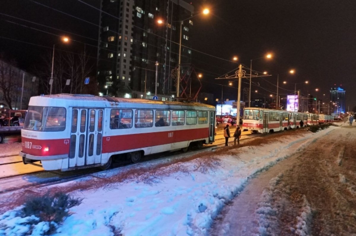    В Петербурге трамвай на полном ходу сбил девушку у метро «Озерки»