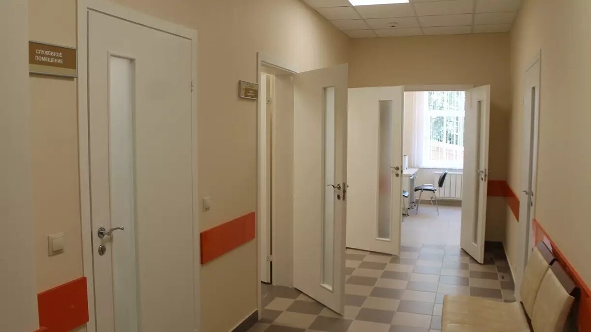     Для многих тюменцев поход в поликлинику — настоящее испытание. Сначала приходится ругаться с сотрудниками регистратуры, потом полдня стоять в очереди с риском попасть к некомпетентному врачу. Горожане рассказали, каких поликлиник стоит избегать и почему.