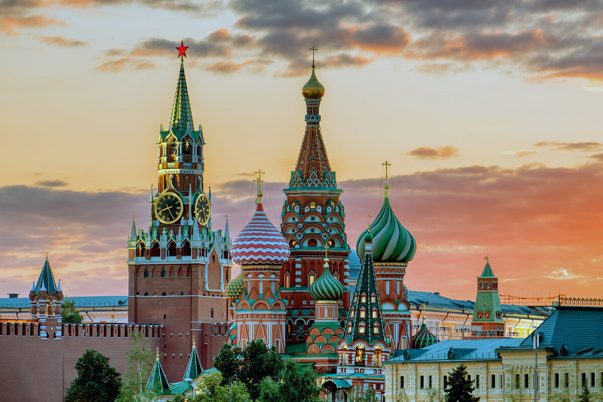 Московский Кремль – символ власти и отражение богатой истории России🏰✨