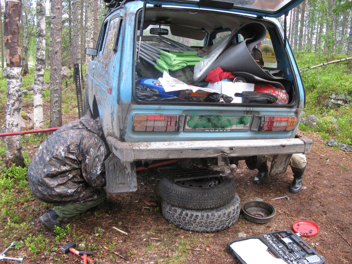 В лесу снять прикипевшие полуоси не так просто