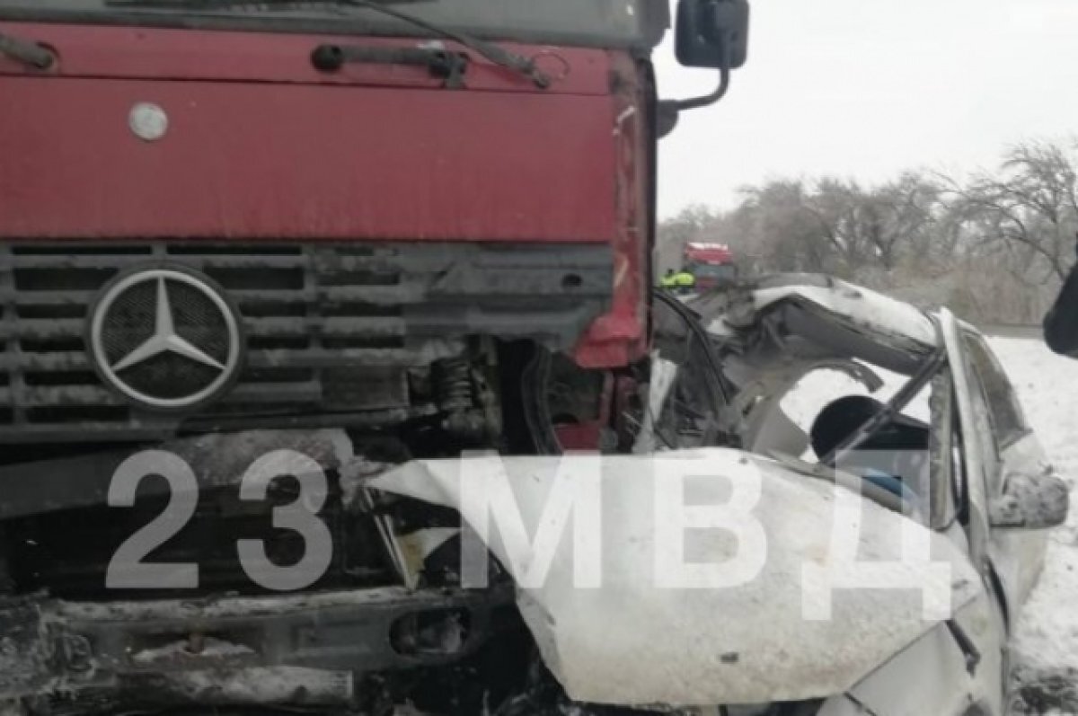    В Краснодарском крае в ДТП с большегрузом погибли два человека