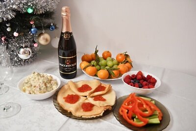    Праздничный новогодний стол. ©Наталья Селиверстова РИА Новости