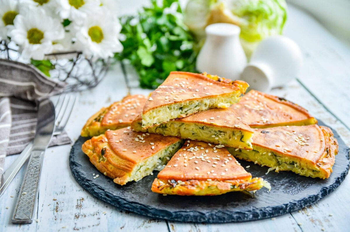 Капустный пирог кето. Как сделать заливной пирог с капустой. Наливной пирог с капустой на кефире в духовке. Зал вной пирог с капустой. Пирог с капустой в духовке на кефире.