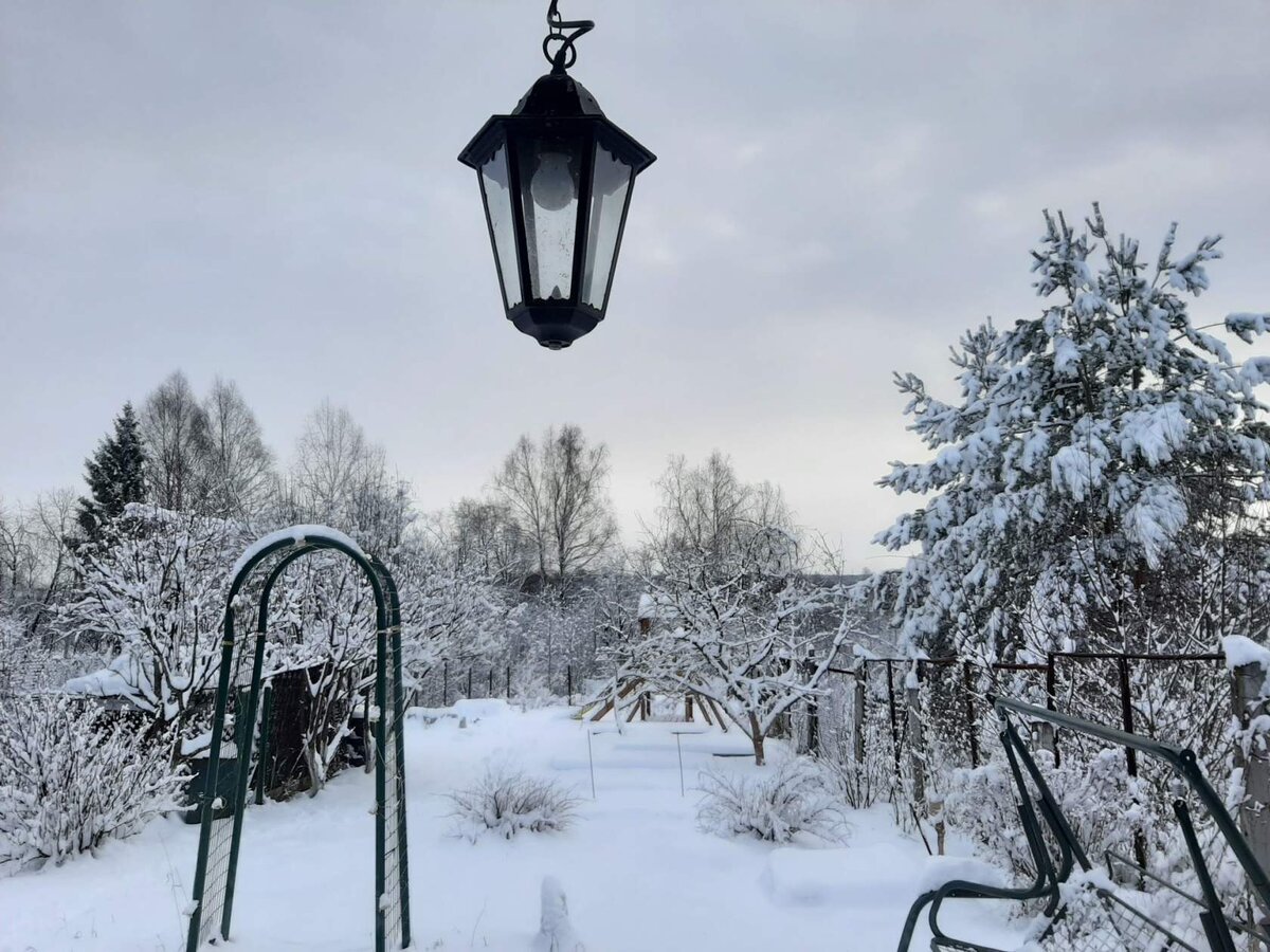 Вооон она, справа за качелами: канализация, которая в этом года меня на прочность проверила). 