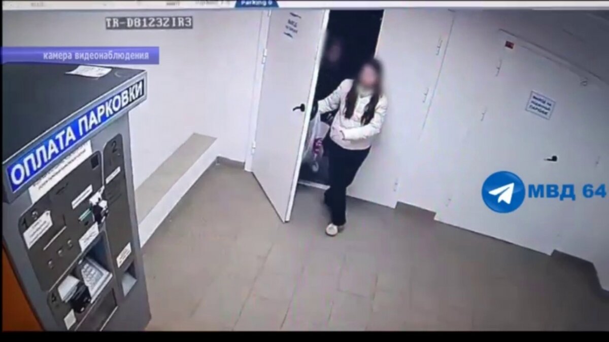    В Энгельсе 2 школьницы обокрали магазин одежды и попали на камеруНовости Саратова и области – Сетевое издание «Репортер64»