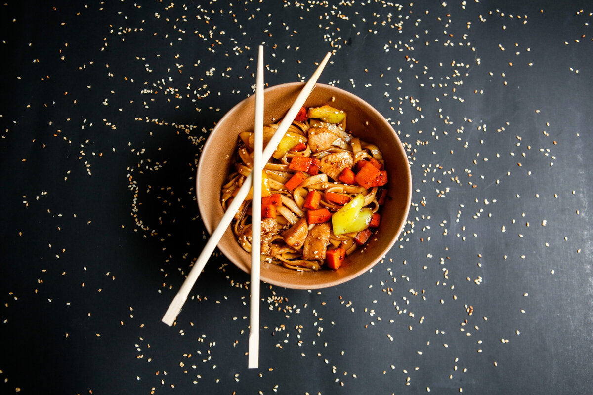 WOK с курицей: готовим быстрый и вкусный ужин для любителей Азии | Журнал  Ситилинка | Дзен