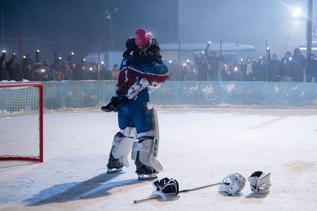    Фото: архивы пресс-служб, кадр из фильма «Хоккейные папы» Екатерина Сахарова