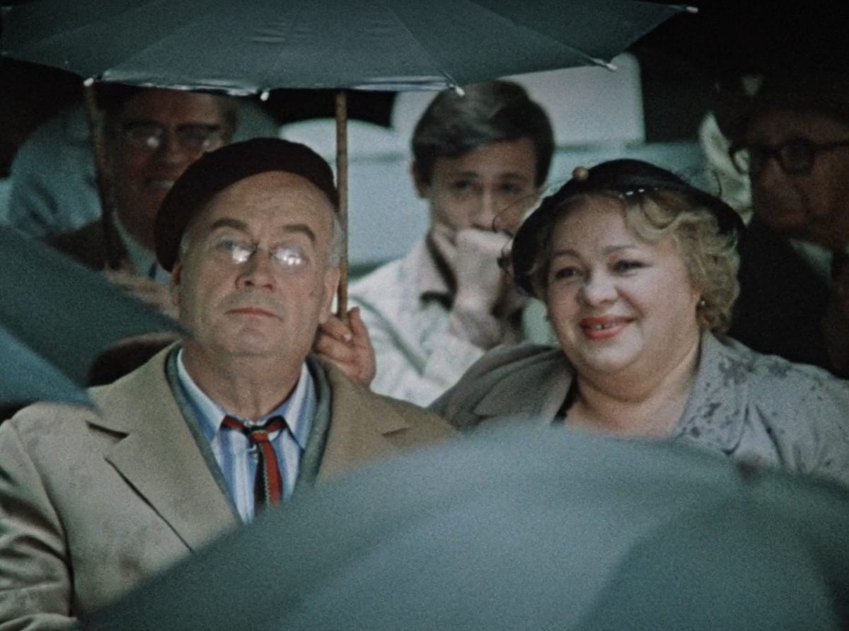 Кадр из кинофильма "Покровские ворота", 1982 г., режиссер Михаил Козаков, сценарист Леонид Зорин, композитор Георгий Гаранян (скриншот)