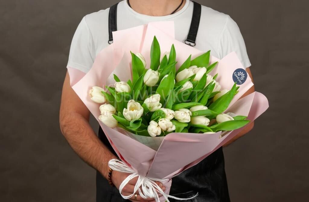 Букет из белых тюльпанов