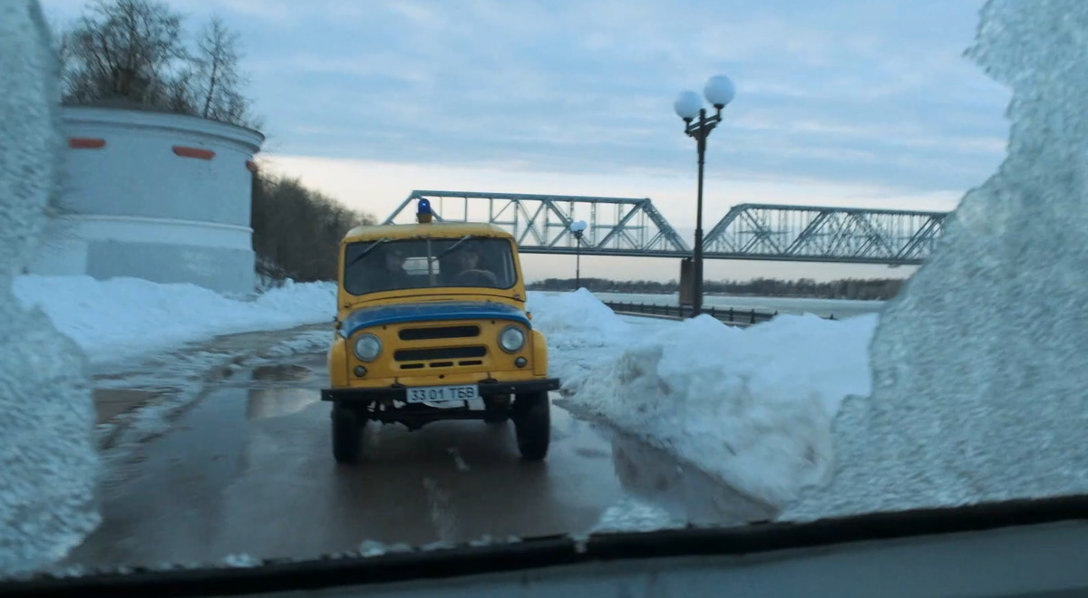 После избиения Равиля, «хадишевские» начали осаду городской больницы. Марат проникает под видом интерна внутрь и помогает своим друзьям забрать Вову Адидаса из операционной.-2