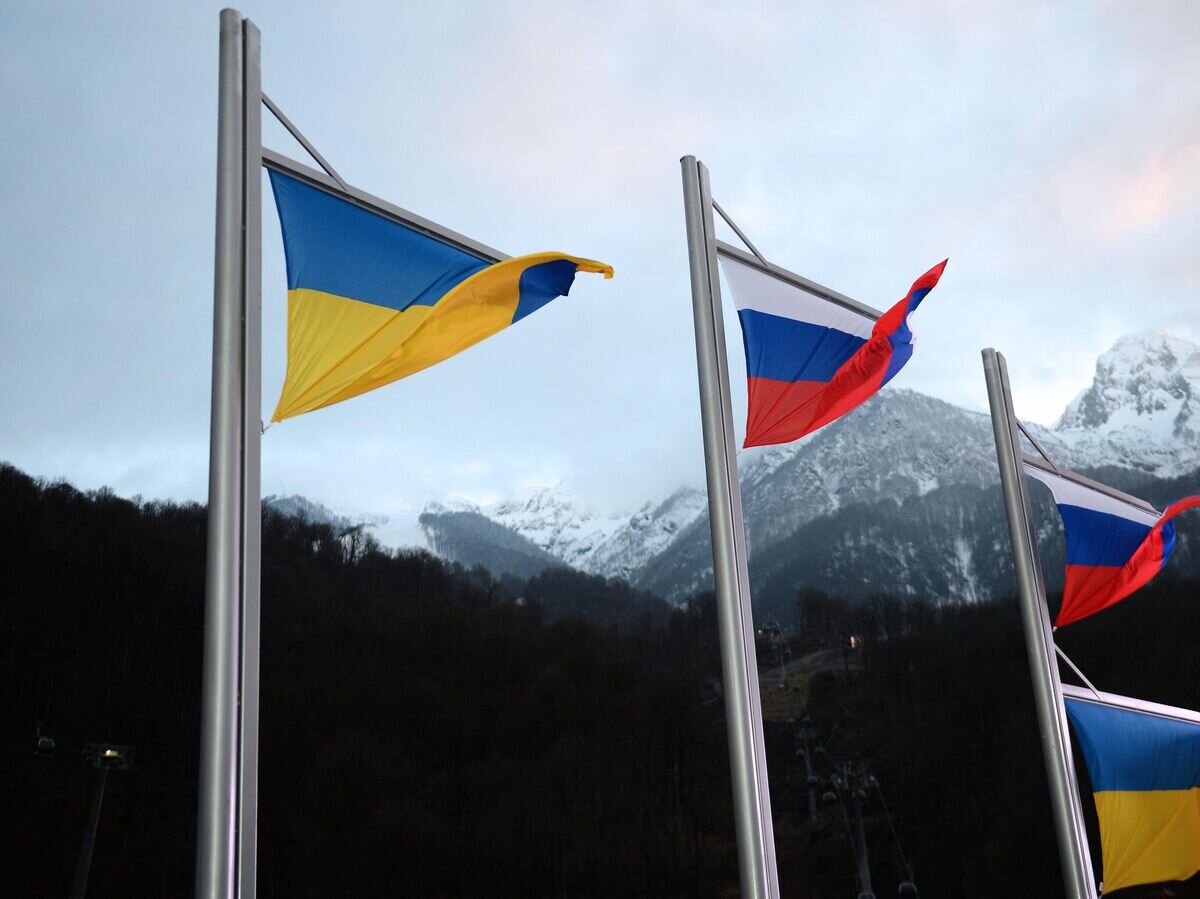    Национальные флаги Украины и России © РИА Новости / Константин Чалабов