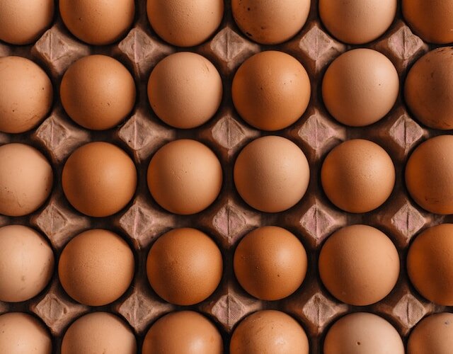 Медики предупреждают: перед употреблением яиц они обязательно должны пройти необходимую термообработку, чтобы снизить риск сальмонеллеза.