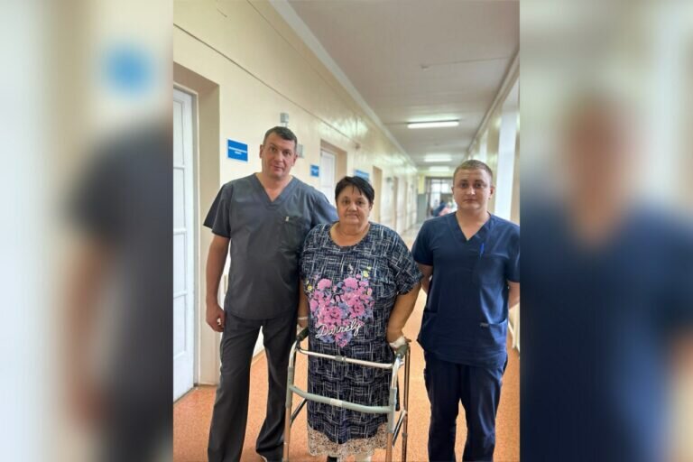    Оренбургские травматологи-ортопеды заменили пациентке пять протезов Андрей Севостьянов