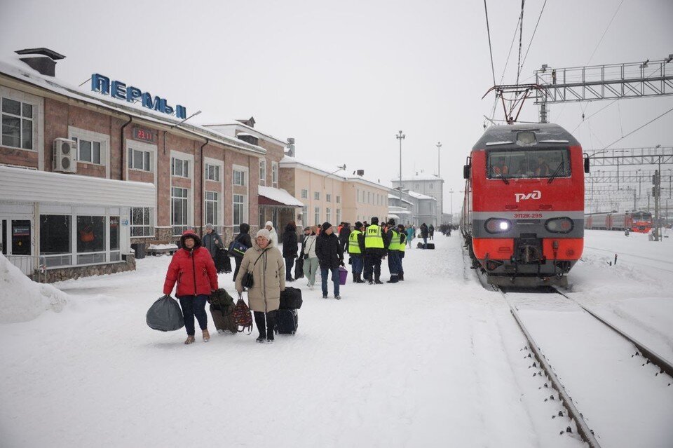    Одного из пострадавших прямо с вокзала увезли на машине скорой на диагностику в больницу. Николай ОБЕРЕМЧЕНКО