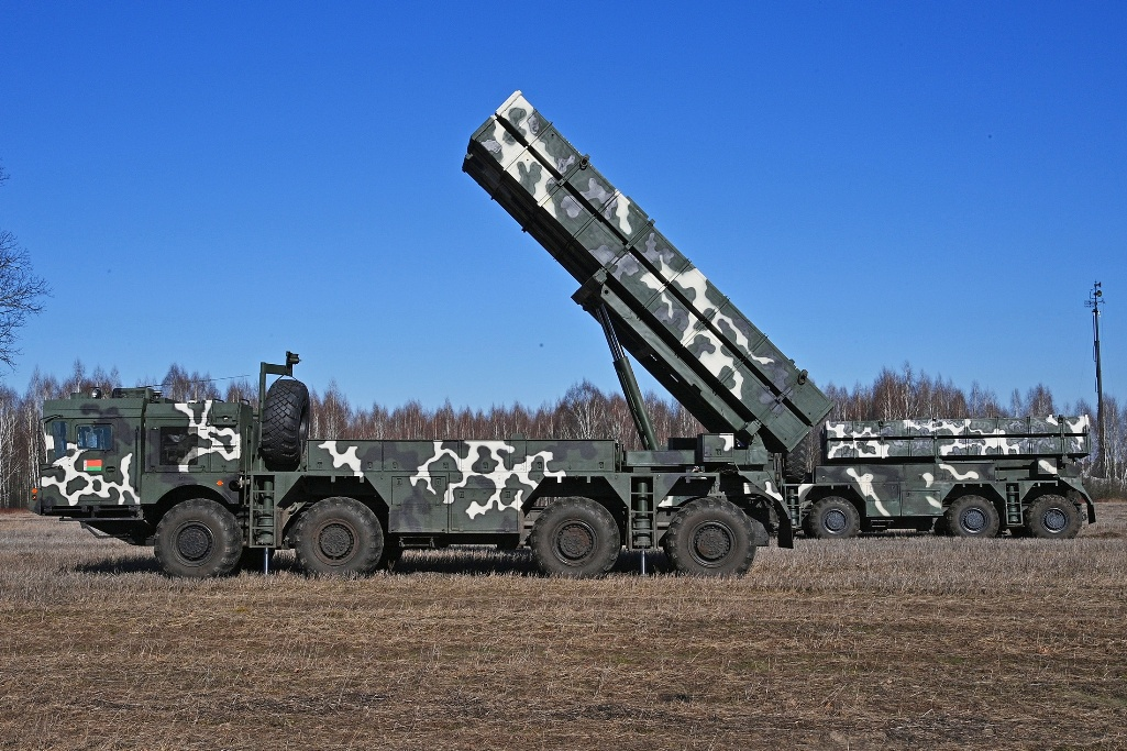 Белорусская реактивная система залпового огня В-300 «Полонез-М» поражает цели на расстоянии до 300 км