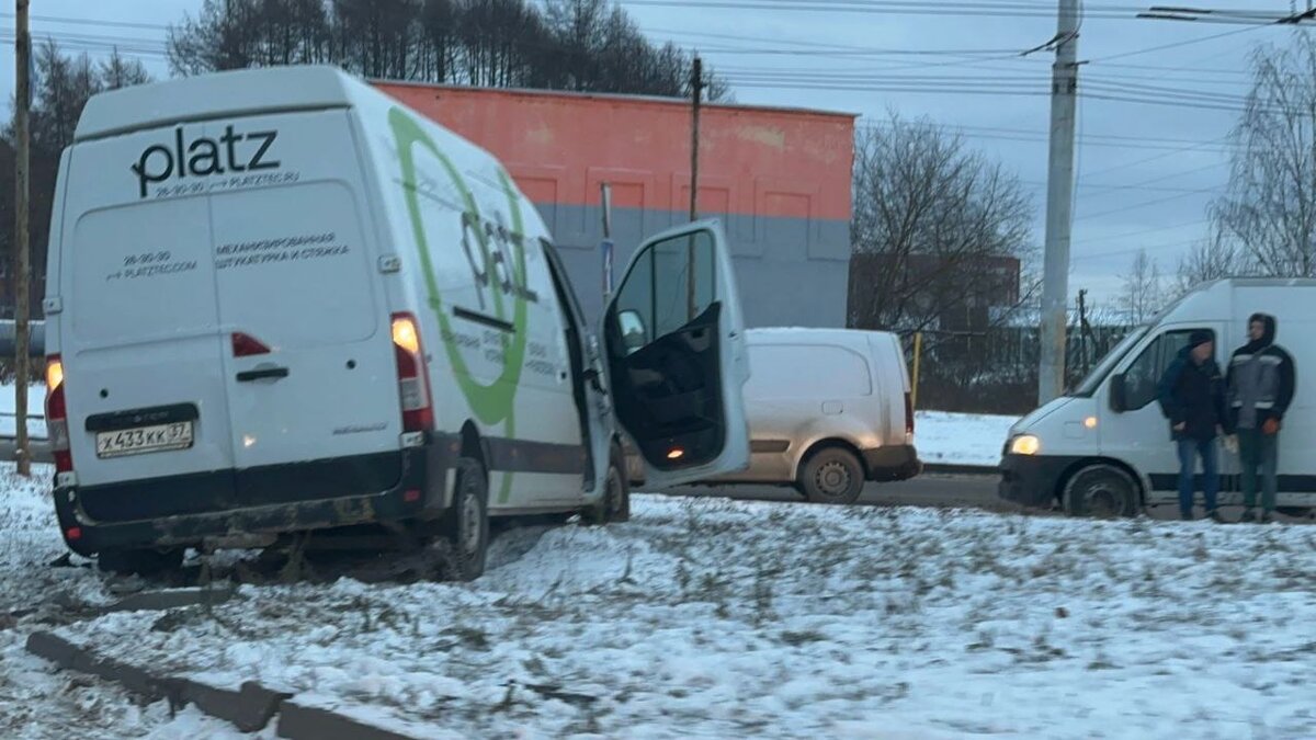 В Иванове автобус столкнулся с фургоном | IvanovoNEWS | БАРС | Новости |  Иваново | Дзен