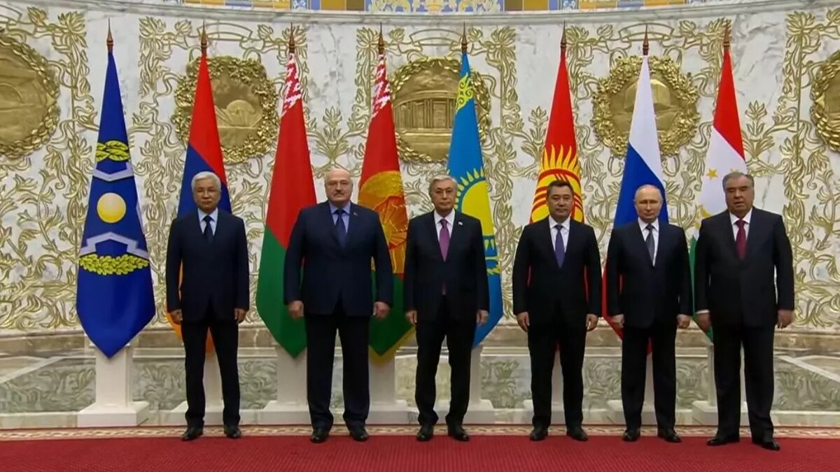     В Минске начался саммит Организация Договора о коллективной безопасности, который пройдет без представителя одного из пяти его членов.