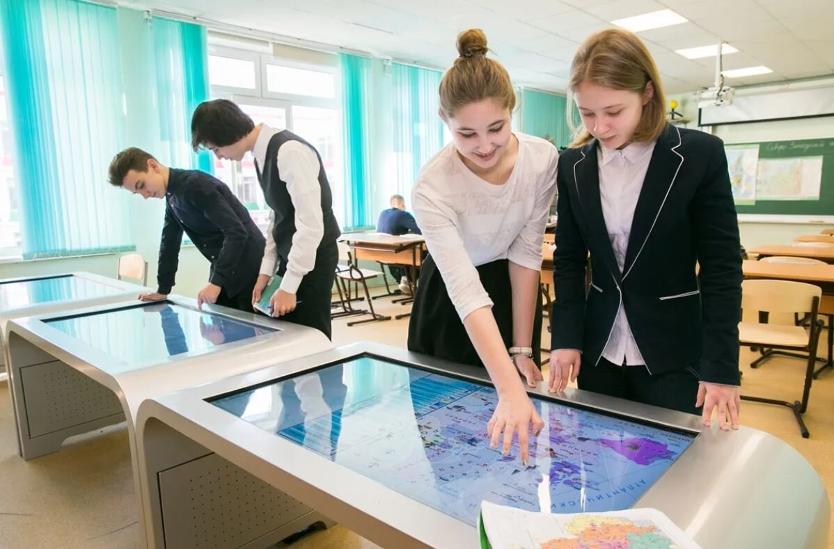 Цифровая школа. Цифровые технологии в образовании. Современная школьная доска интерактивная. Тема современная школа обучение. Современные технологии в образовании.