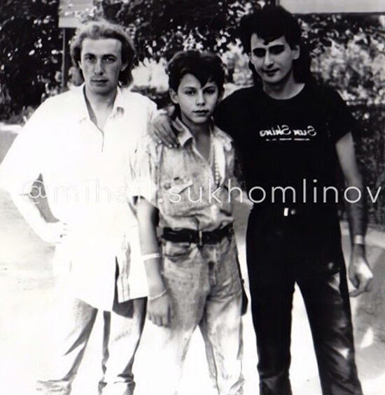 Крайние слева - Сергей Кузнецов и Миша Сухомлинов