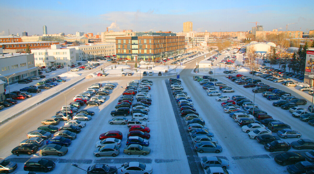 Бесплатный паркинг на 2500 мест перед офисными зданиями "Делового Квартала"