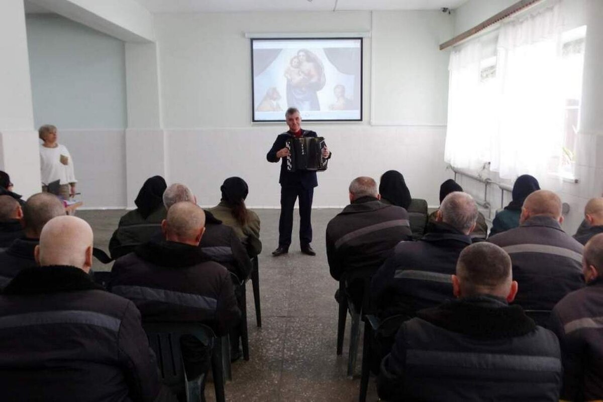    В курской колонии прошёл литературно-музыкальный час в честь Дня матери