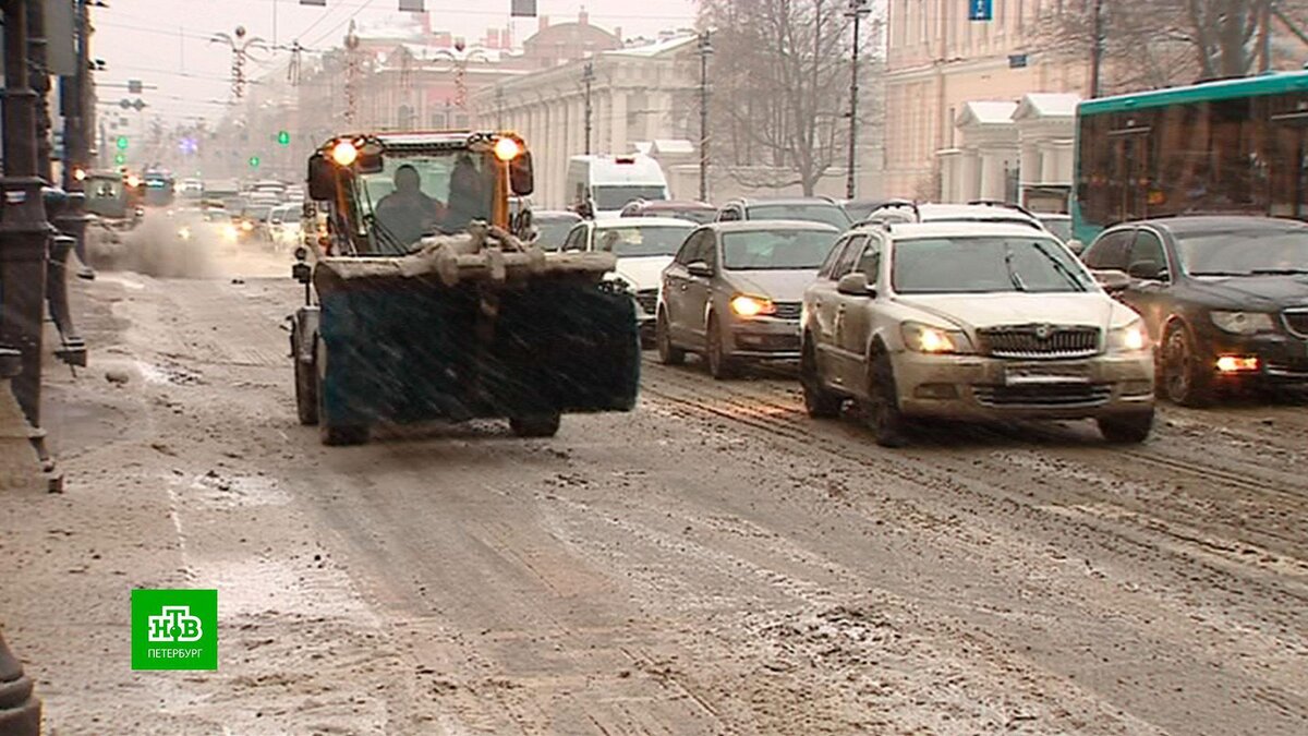 Неразведенные мосты и снежная каша: Петербург встретил первую метель | НТВ:  лучшее | Дзен