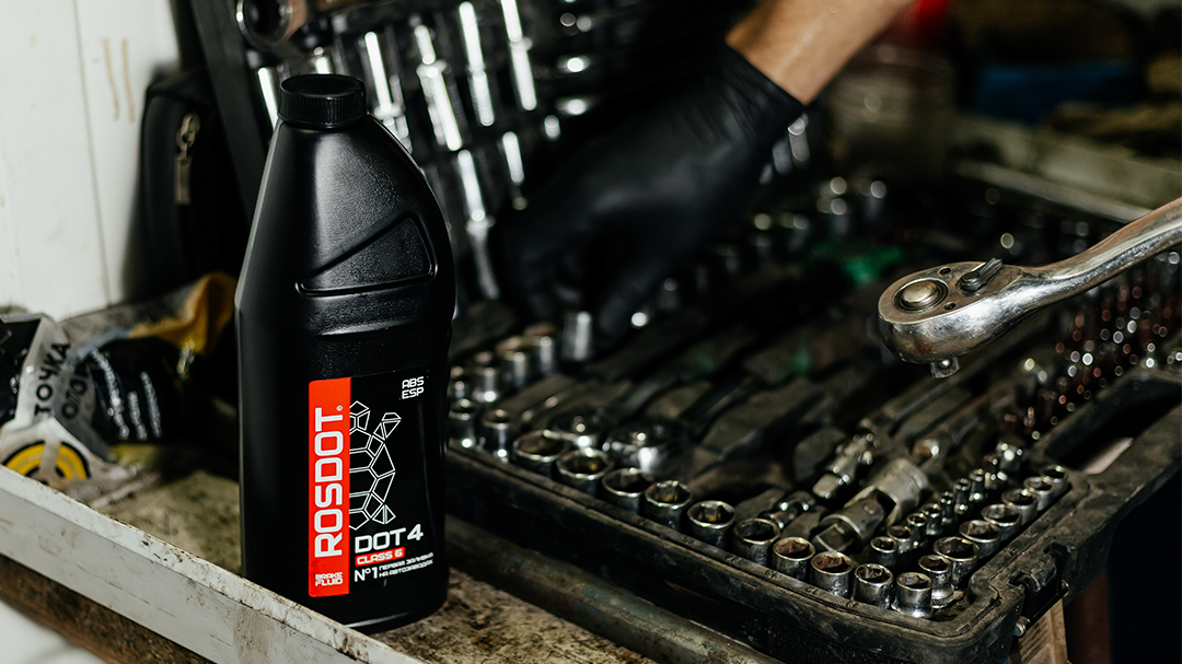 Из-за изменения свойств ТЖ страдают ABS и ESP. Для машин с такими электронными системами лучше всего подойдет тормозная жидкость Rosdot 4 Class 6