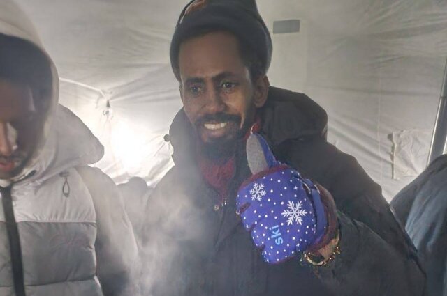    Для мигрантов организовали пункт обогрева.