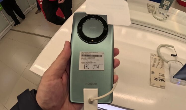    Попробуем выбрать самую выгодную площадку для покупки смартфона. Фото: Простые Технологии