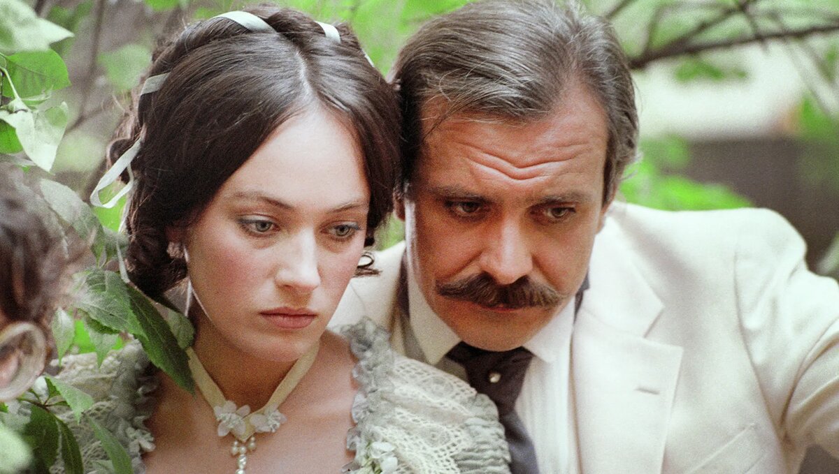 Кадр из фильма «Жестокий романс» 