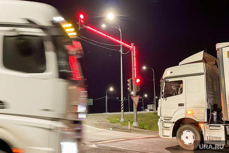    Два грузовика столкнулись на трассе Екатеринбруг — Тюмень (фото из архива)