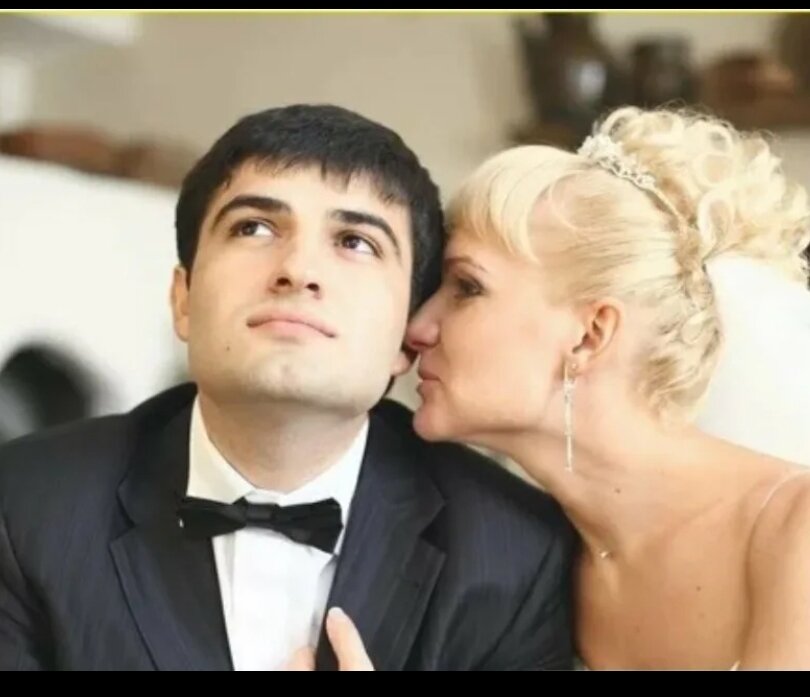 Мысль жениха:"Еще чуть чуть, и я гражданин РФ"))))) 