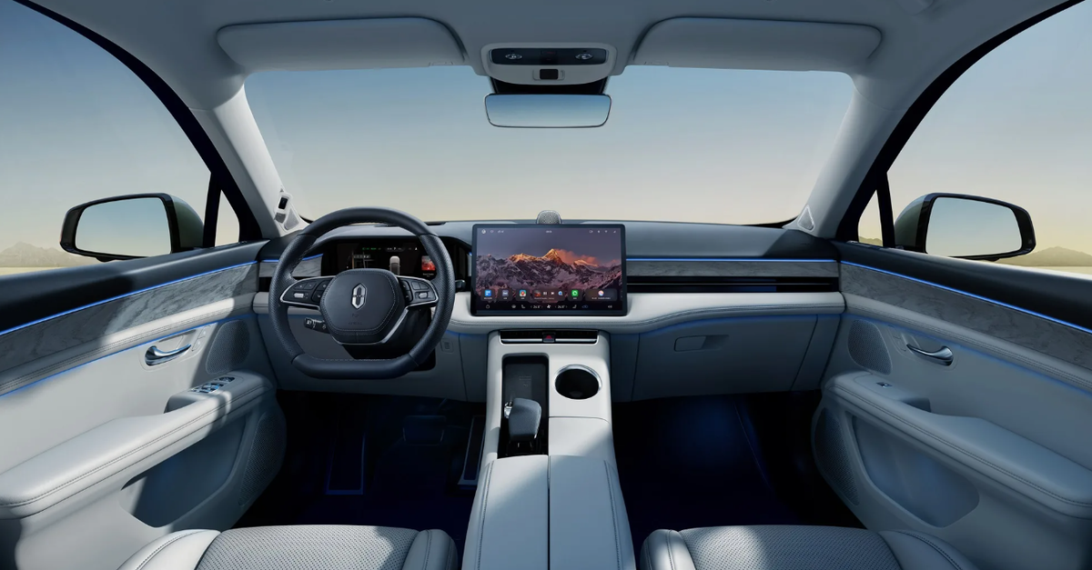 Добавление Интеллекта к Автомобилю (AITO), совместный проект Huawei и автопроизводителя Seres, представляет новый взгляд на электрические автомобили.-4