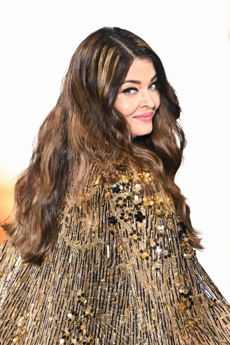 https://www.hawtcelebs.com/wp-content/uploads/2023/10/aishawarya-rai-at-le-defile-l-oreal-paris-walk-your-worth-show-at-paris-fashion-week-10-01-2023-5.jpg