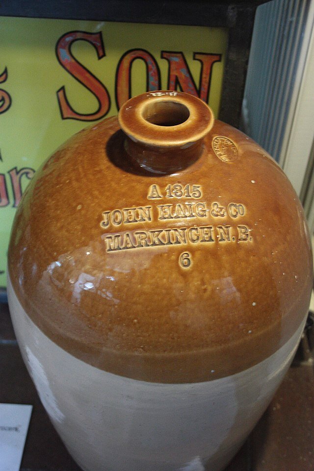 Stephencdickson. Бутыль виски Джона Хейга из Маркинча, Народный музей Файфа