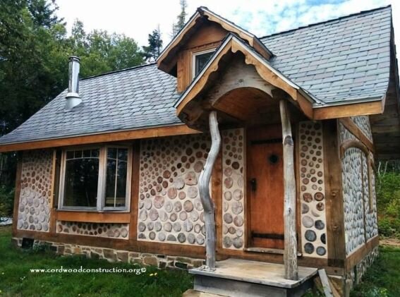 Загородный дом из глиночурки