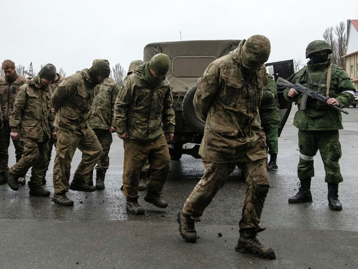    Сдавшиеся в плен военнослужащие украинской армии© РИА Новости / Валерий Мельников