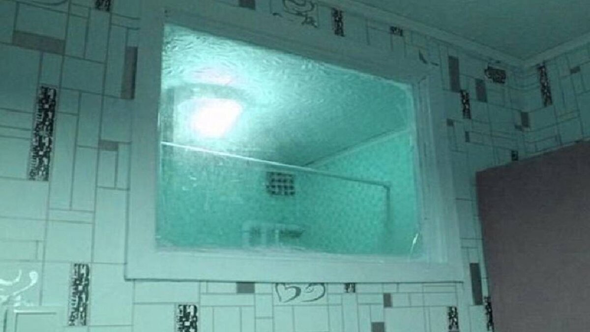 Зачем делали окно между ванной